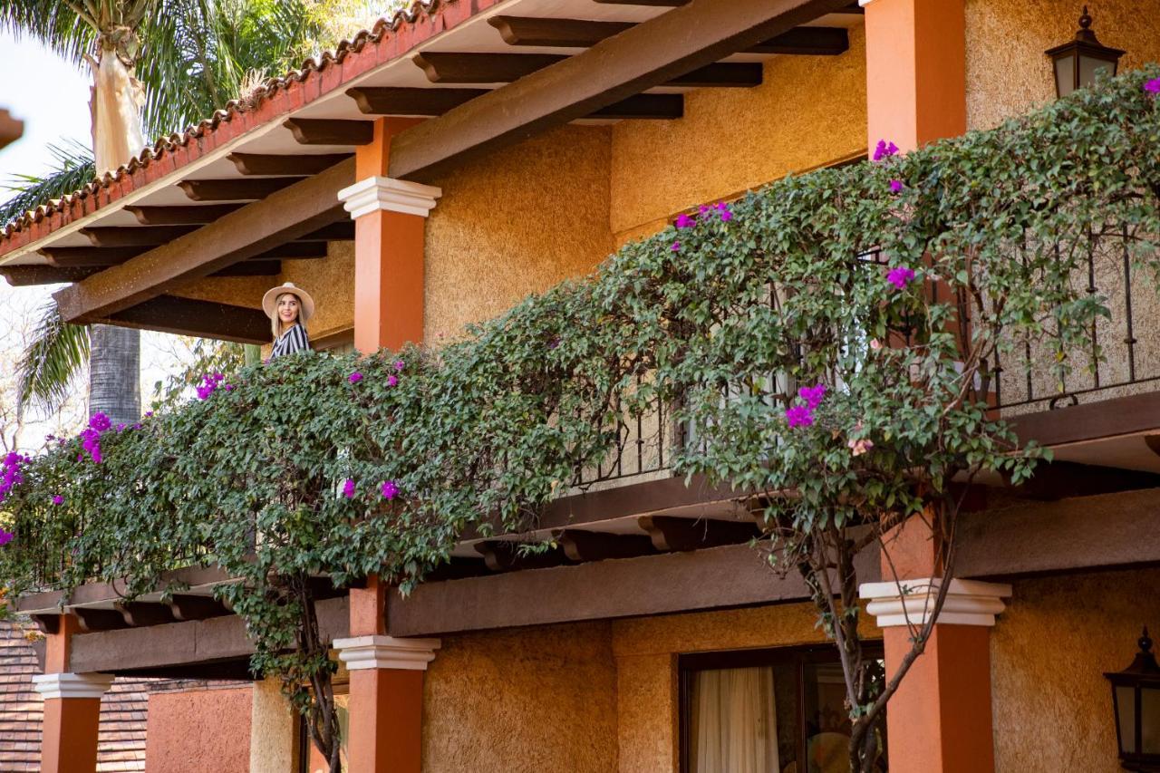 Hosteria Las Quintas Hotel Restaurante Bar Куернавака Екстер'єр фото A bougainvillea hedge