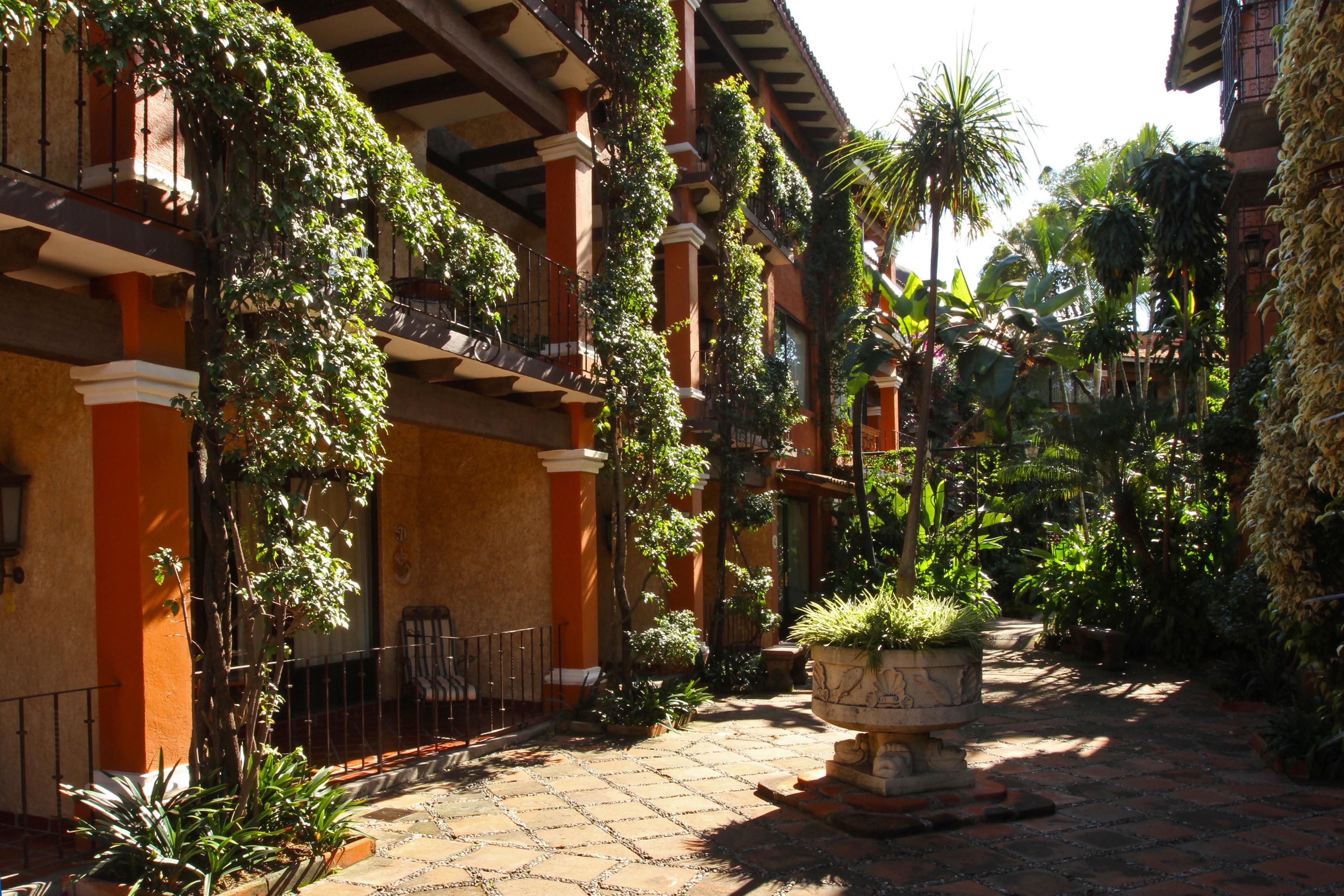Hosteria Las Quintas Hotel Restaurante Bar Куернавака Екстер'єр фото The courtyard of the hotel