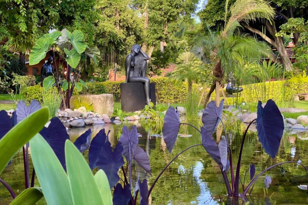 Hosteria Las Quintas Hotel Restaurante Bar Куернавака Екстер'єр фото Sculpture in the garden