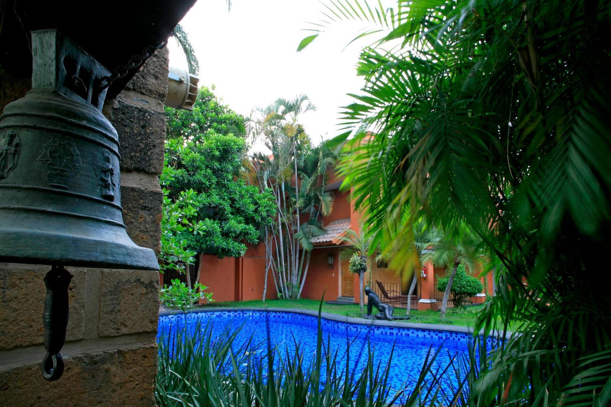 Hosteria Las Quintas Hotel Restaurante Bar Куернавака Екстер'єр фото The pool at the resort